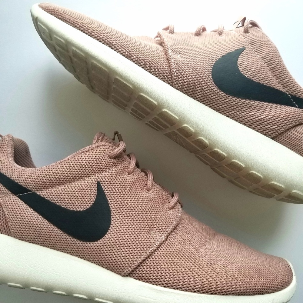 Nike Roshe One Particle Pink size 10.5